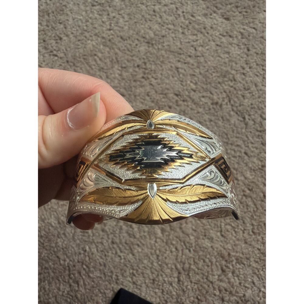 Montana Silversmiths BC-2T Southwest Cuff Bracelet - Picture 4 of 5